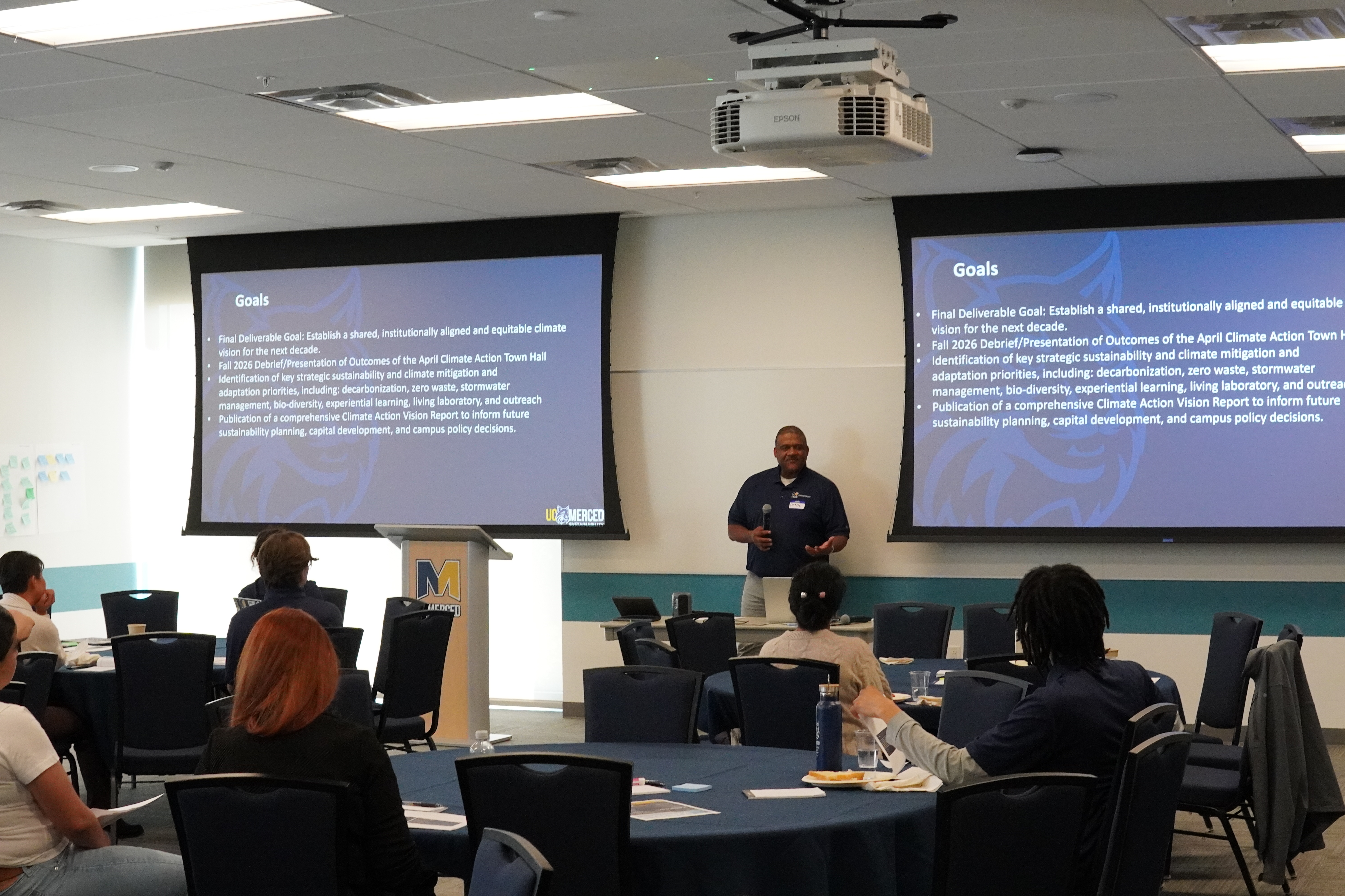 Daryl presenting the goals of the event